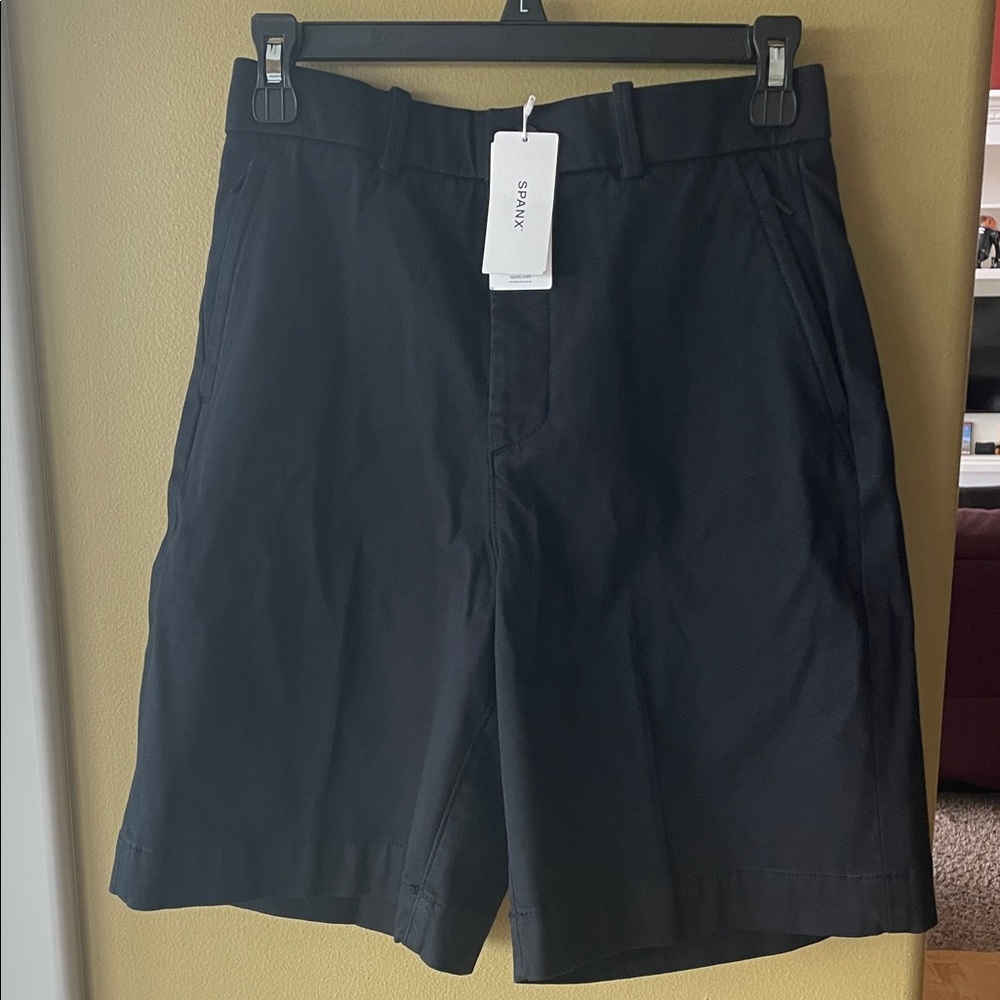 NWT SPANX Women’s Black Flat Front Stretch Twill Shorts